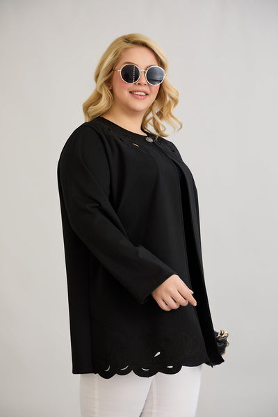 Jacke mit Stickerei und einem Knopf in Übergrößen