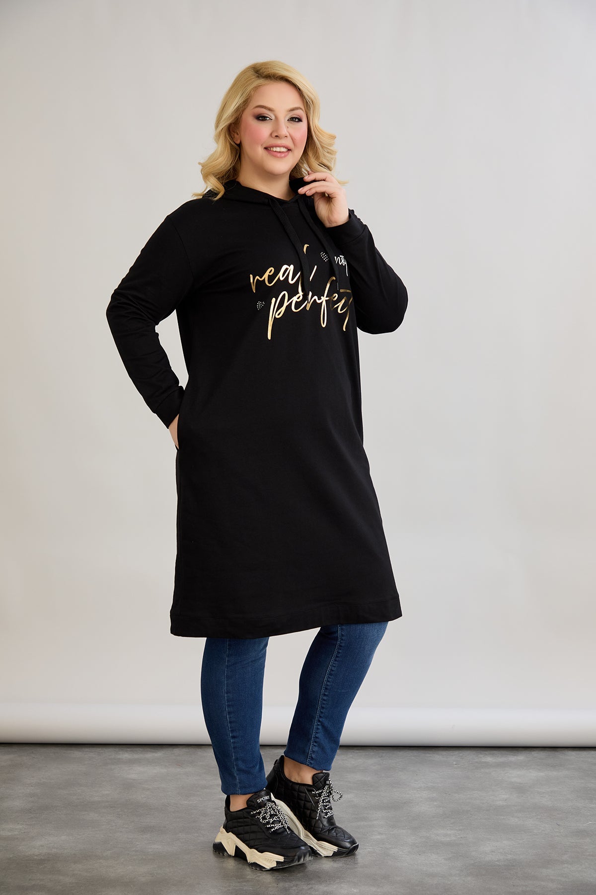 Baumwoll-Tunikakleid mit goldenem Schriftzug "Real Love"