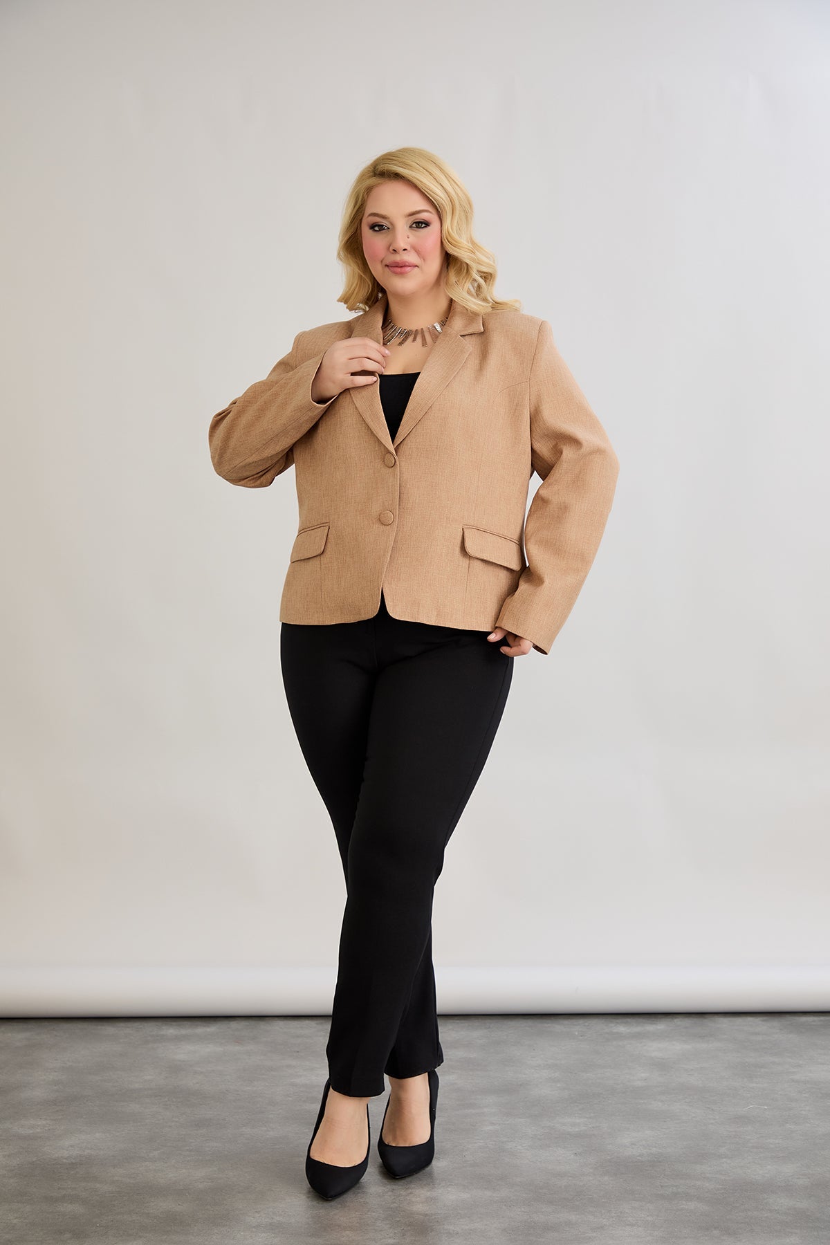 Moderne kurze Jacke - Mocca