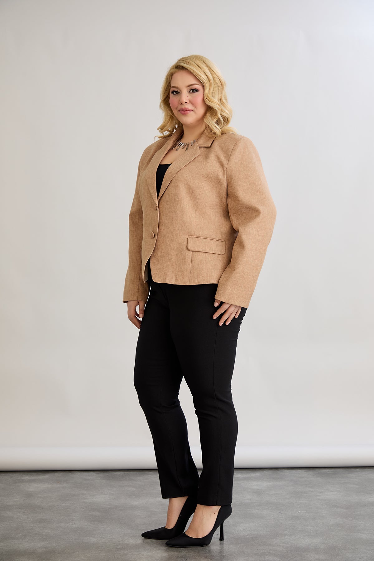 Moderne kurze Jacke - Mocca