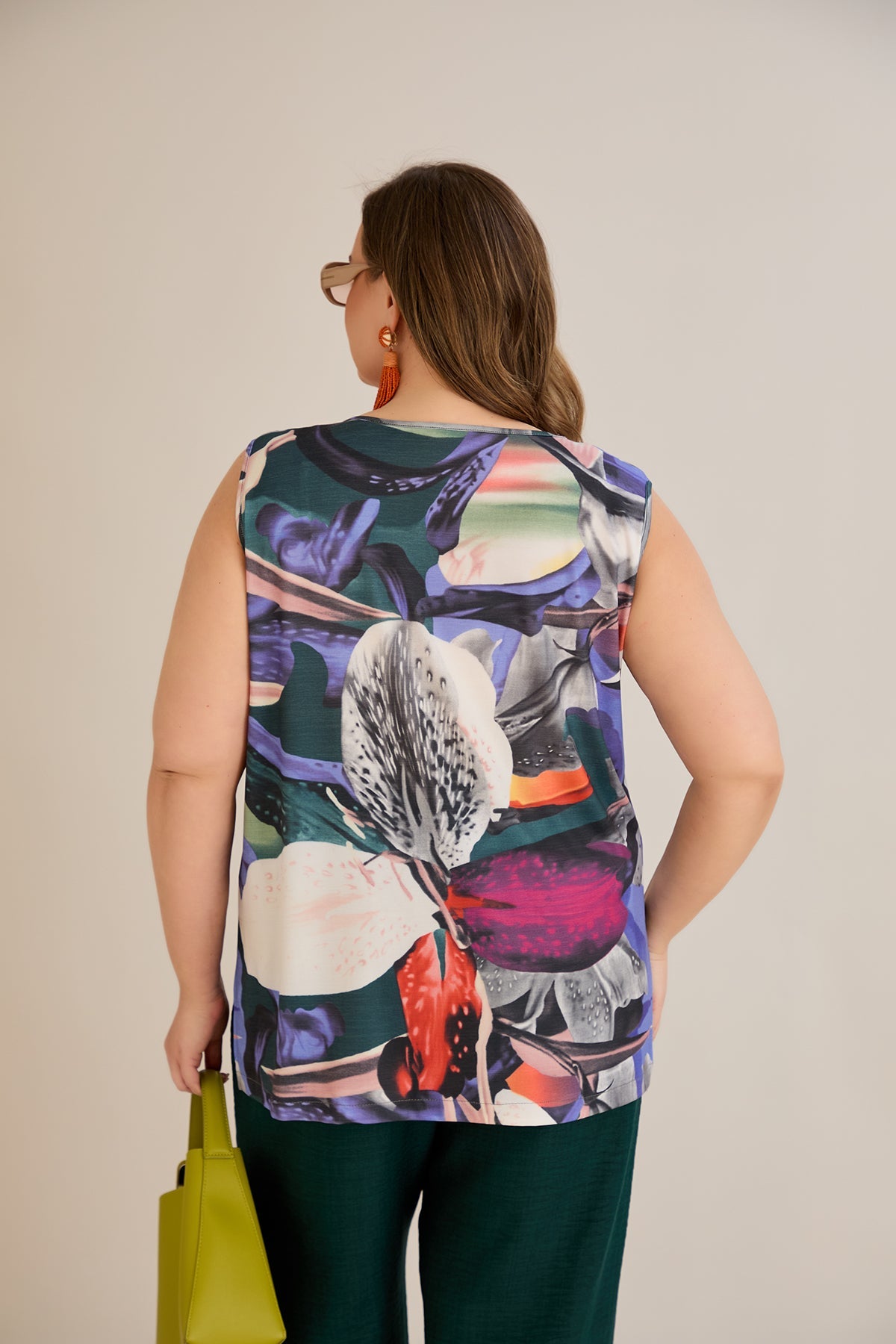 Ärmelloses Top mit Blumendruck und Zierschnalle