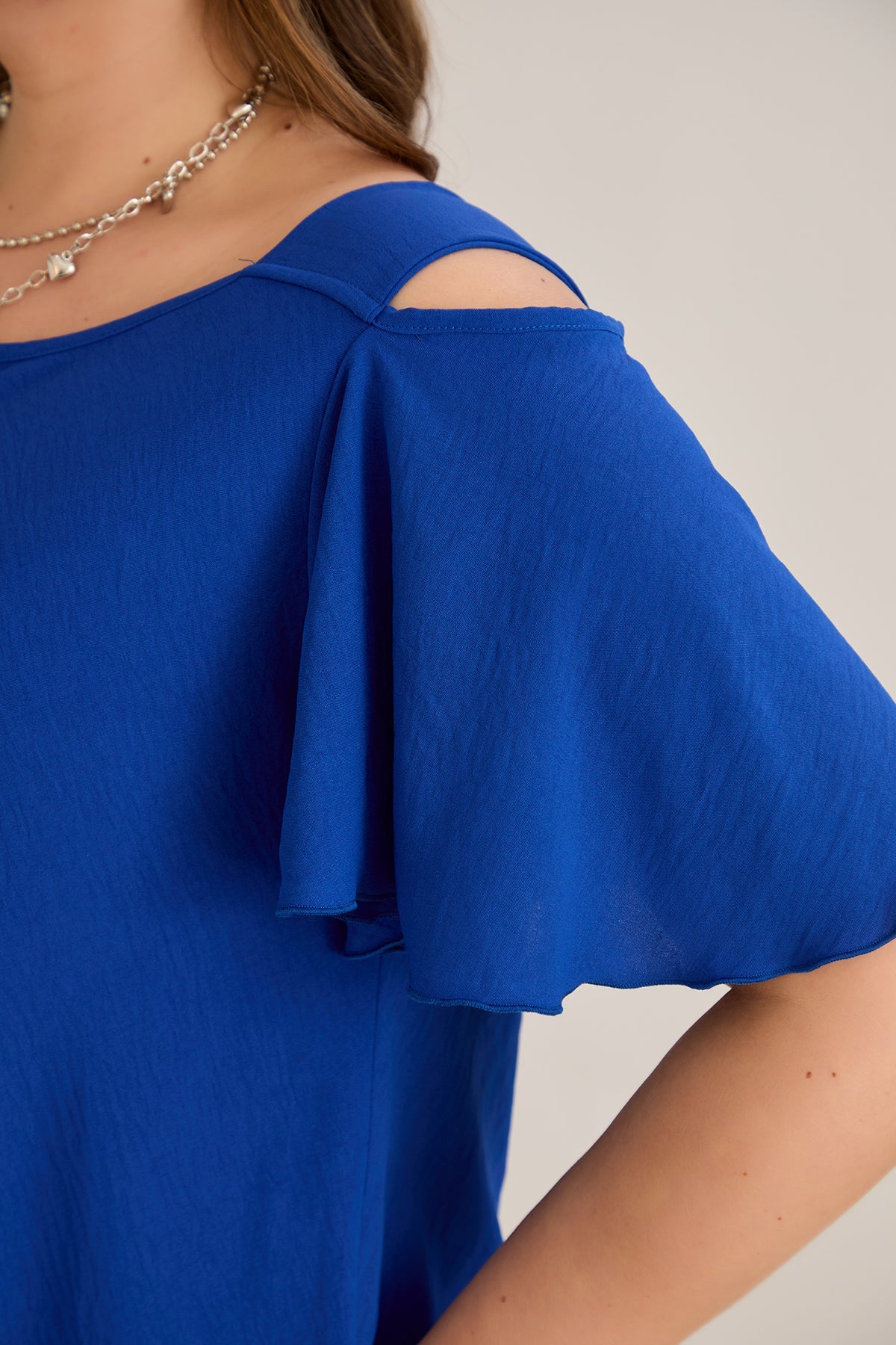 Asymmetrische Tunika mit Cut-Out-Schulter - Blau