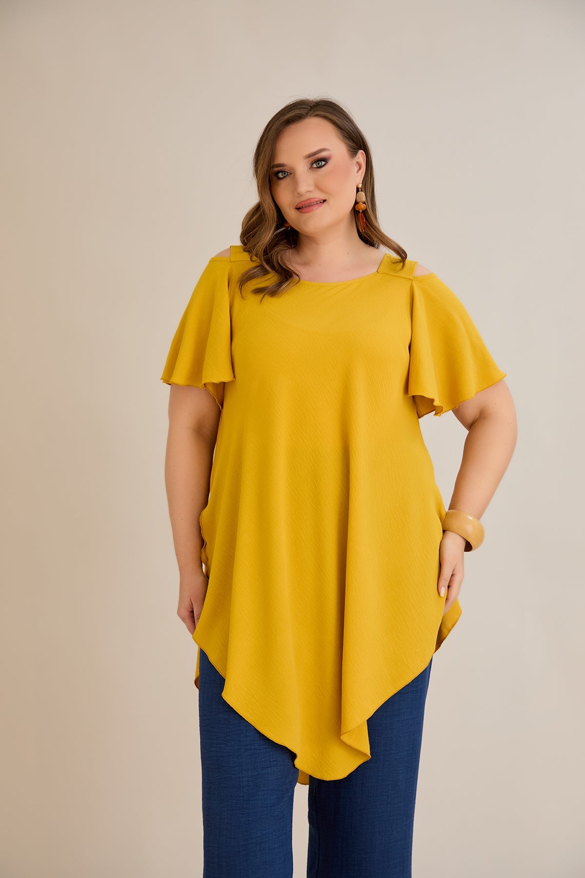 Asymmetrische Tunika aus luftigem Stoff mit Cut-Out-Schulter