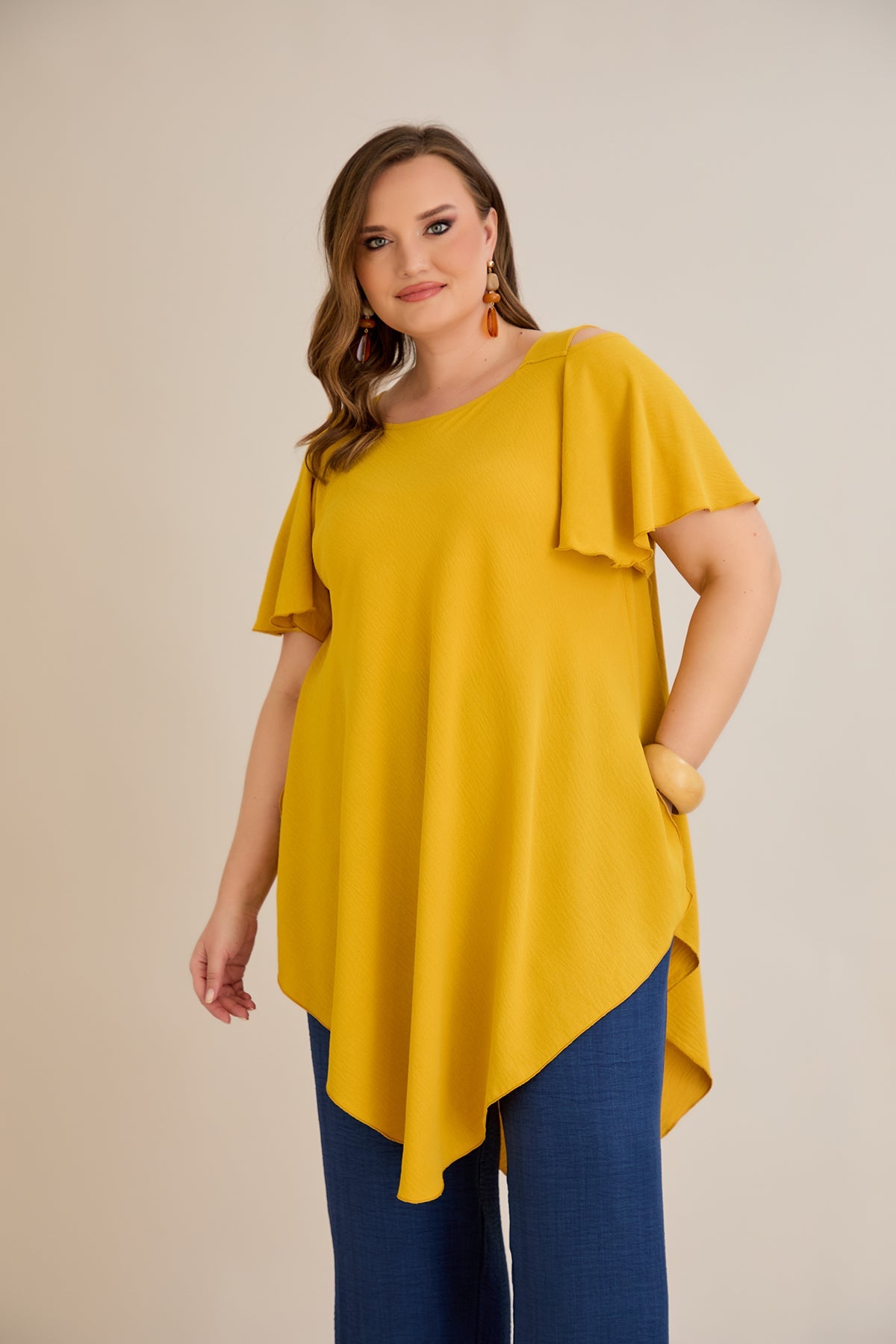 Asymmetrische Tunika aus luftigem Stoff mit Cut-Out-Schulter