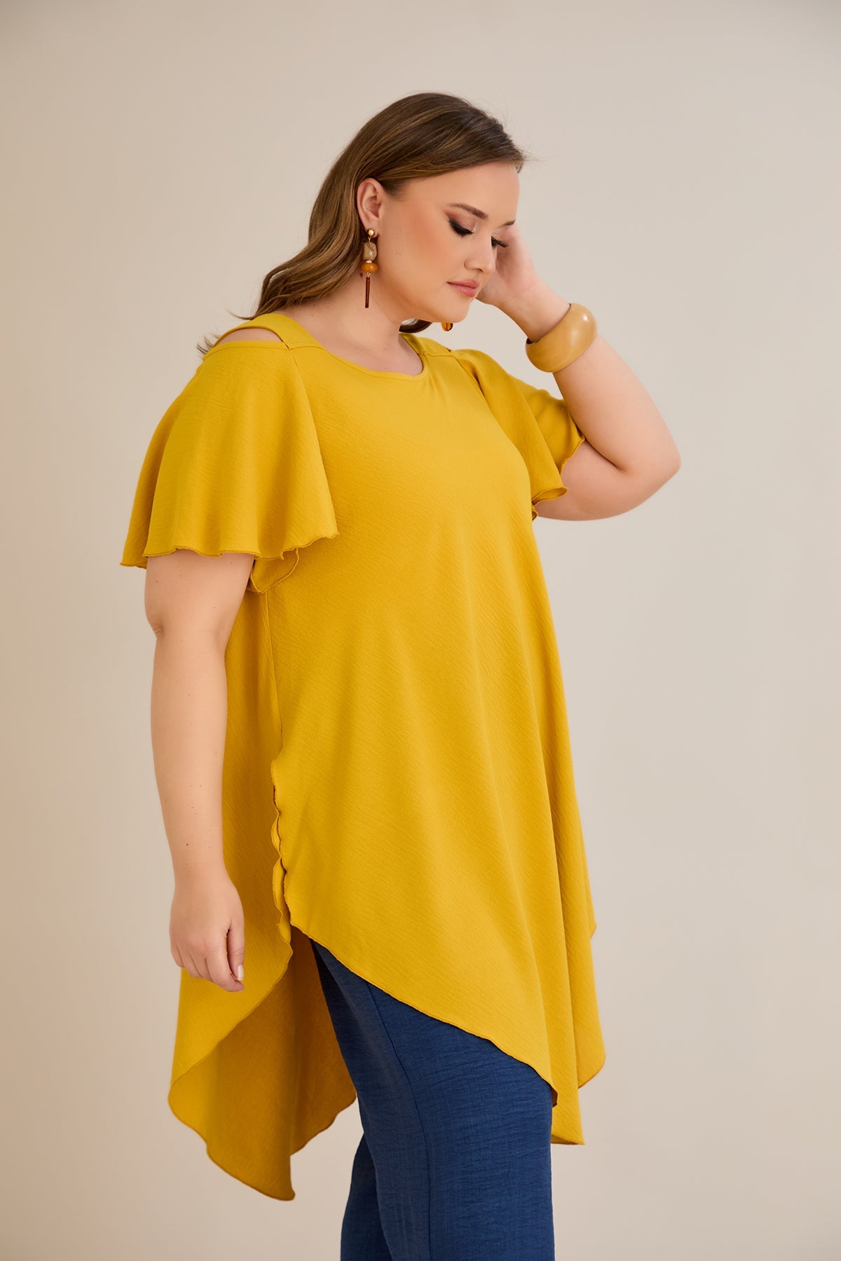 Asymmetrische Tunika aus luftigem Stoff mit Cut-Out-Schulter