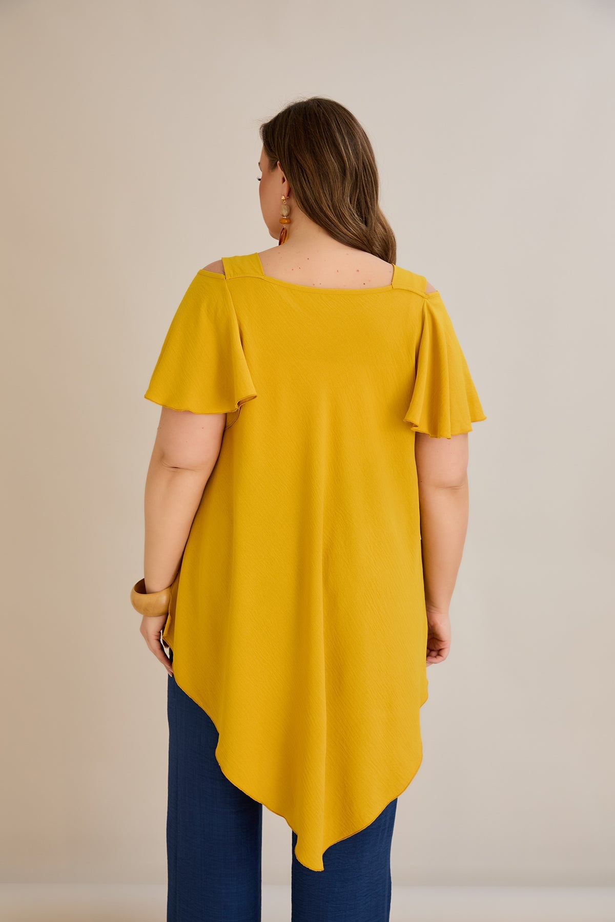 Asymmetrische Tunika aus luftigem Stoff mit Cut-Out-Schulter
