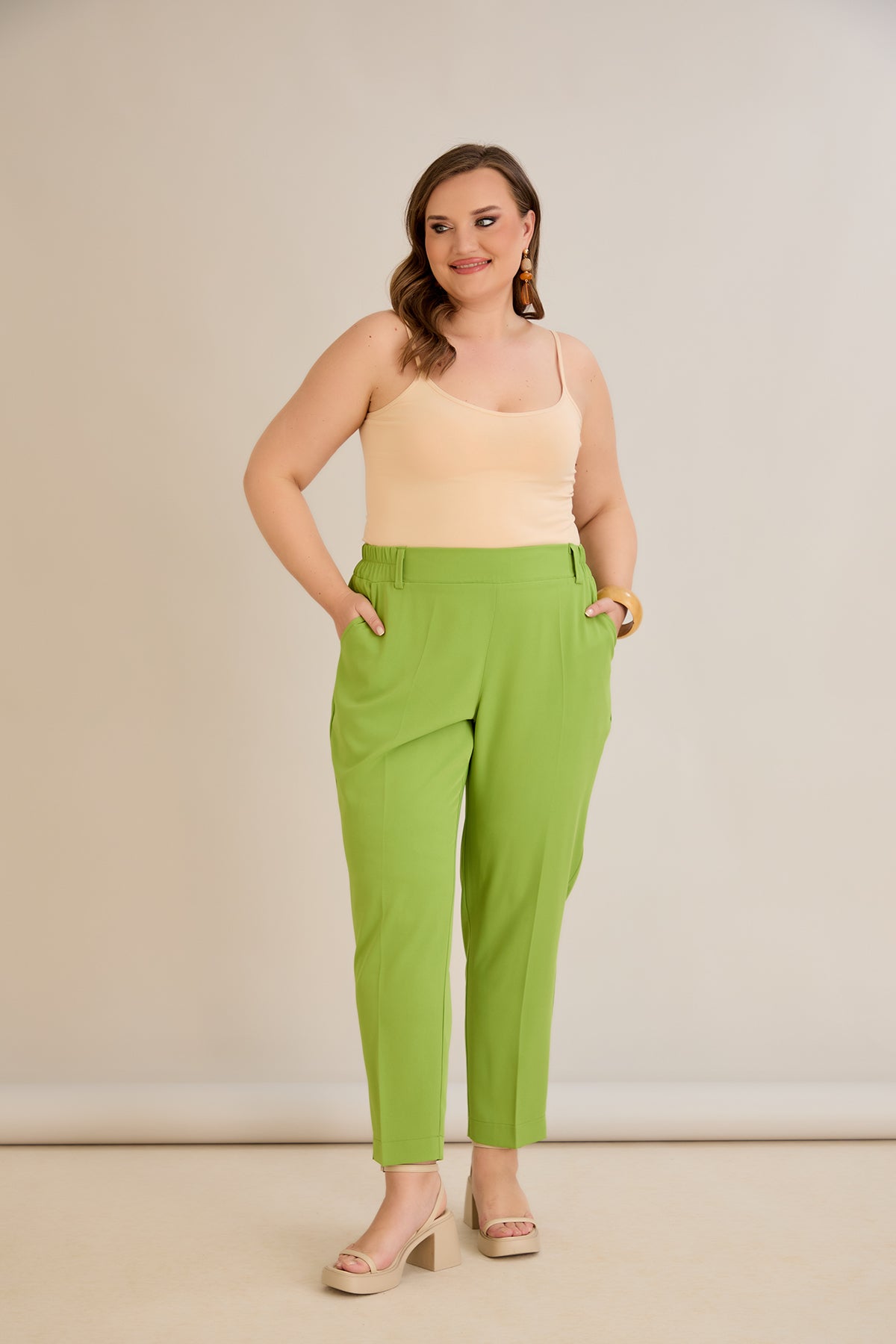 Leichte, elastische Sommerhose - Grün