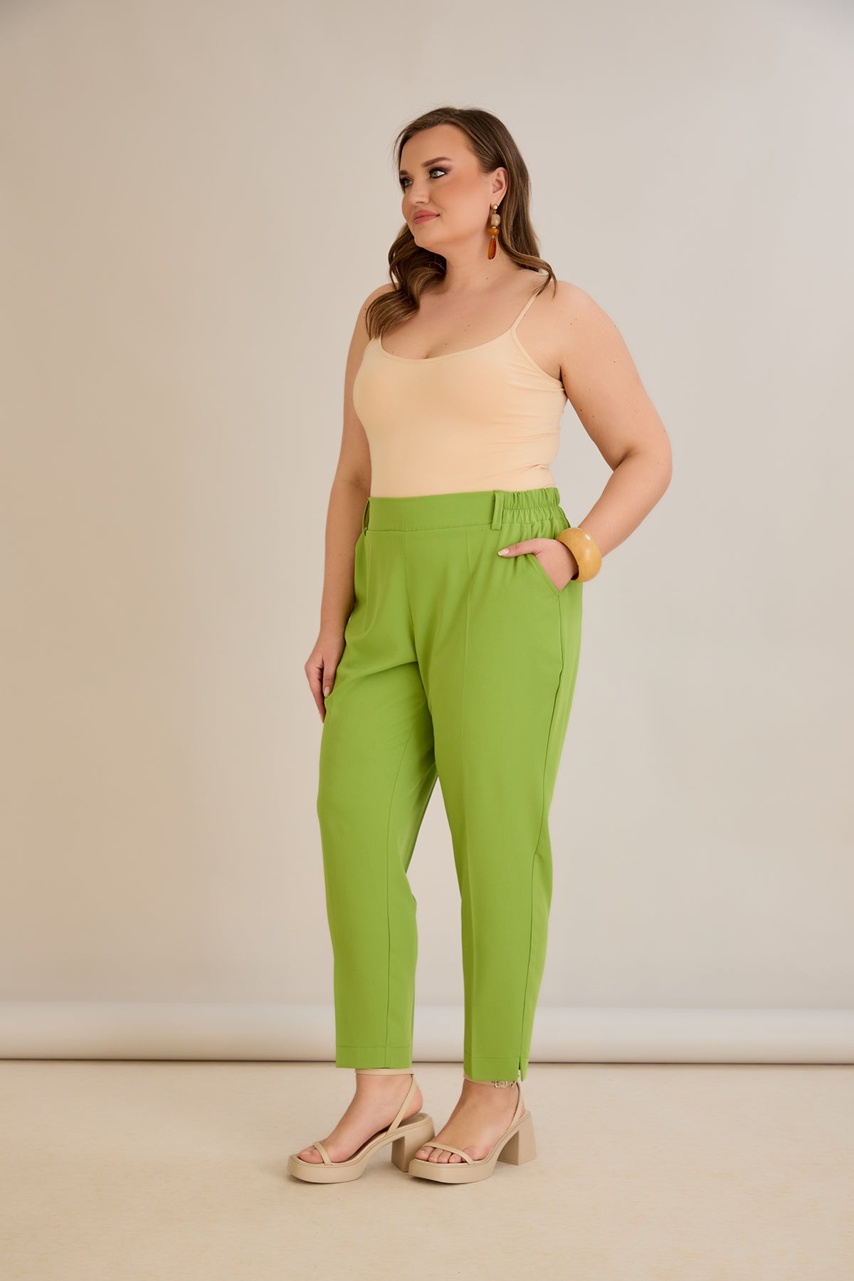 Leichte, elastische Sommerhose - Grün