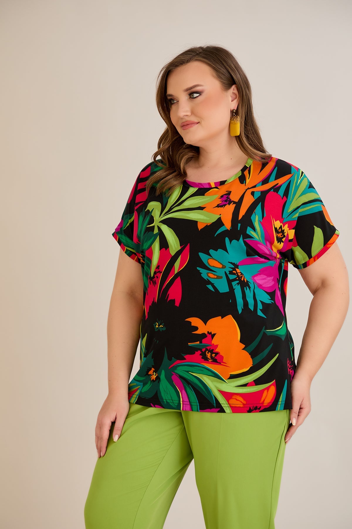 Elastisches Sommer-Shirt mit buntem Print