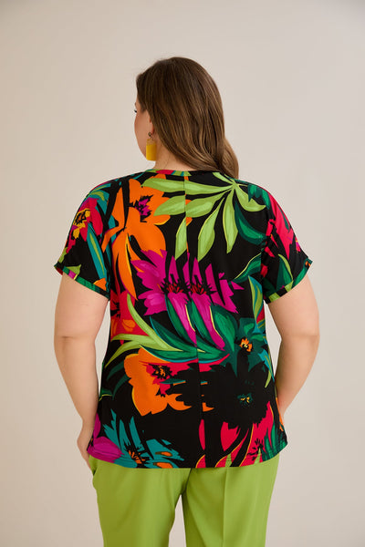 Elastisches Sommer-Shirt mit buntem Print