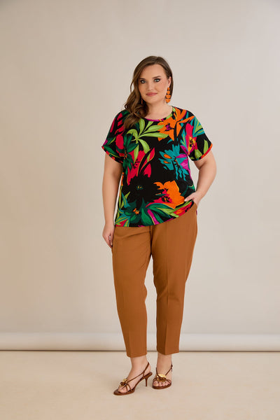 Elastisches Sommer-Shirt mit buntem Print