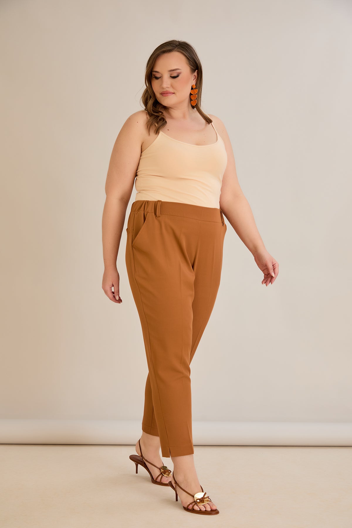 Sommerliche braune Hose in großen Größen
