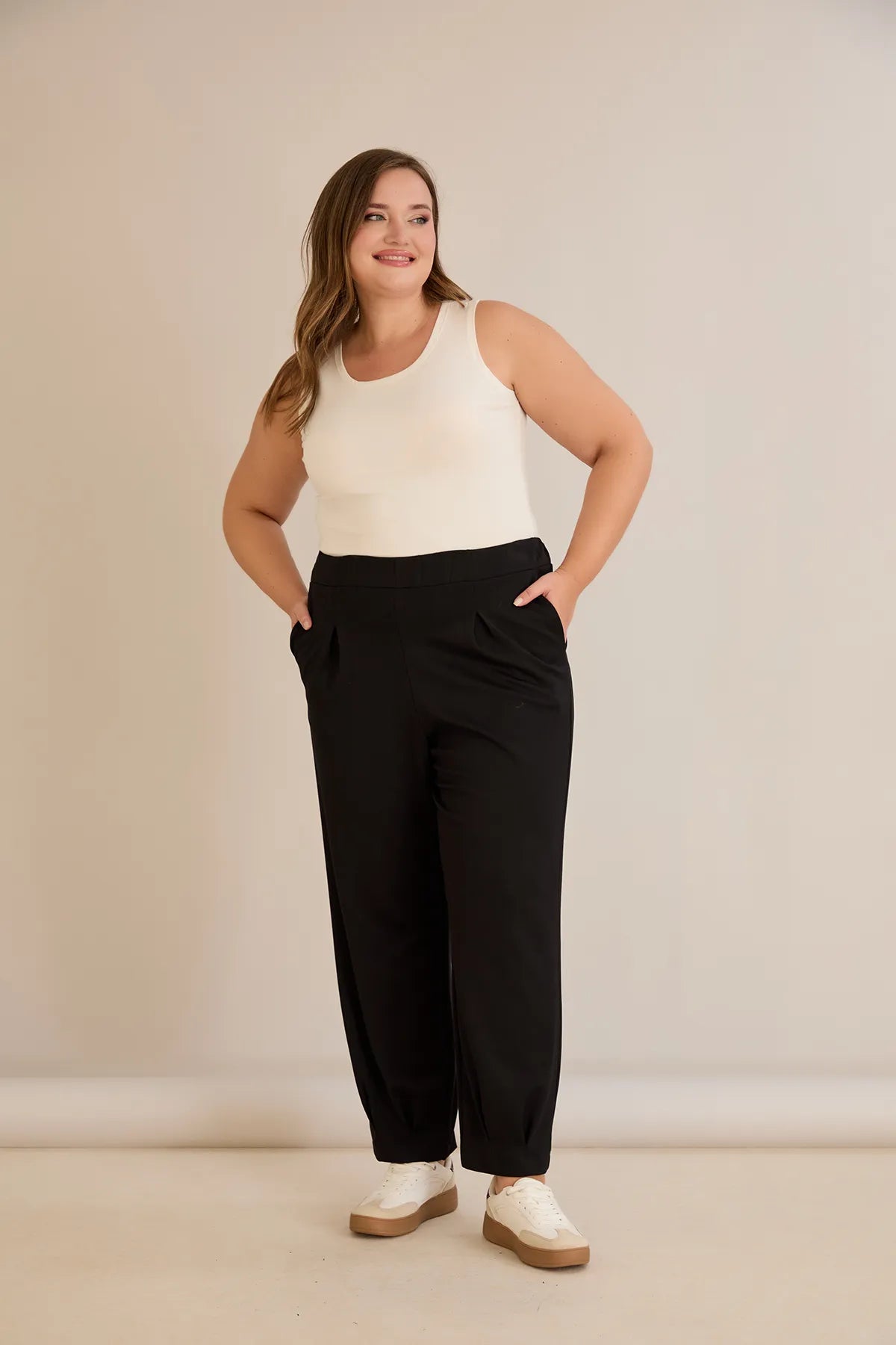 Elastische Viskosehose mit Biesen – Schwarz