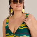 Badeanzug mit V-Ausschnitt und drapierter Front - Tropic – Multifarbe