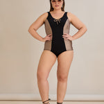Badeanzug mit Bustier-Polstern und Zierband - Sahara – Multifarbe
