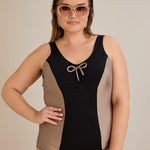 Badeanzug mit Bustier-Polstern und Zierband - Sahara – Multifarbe