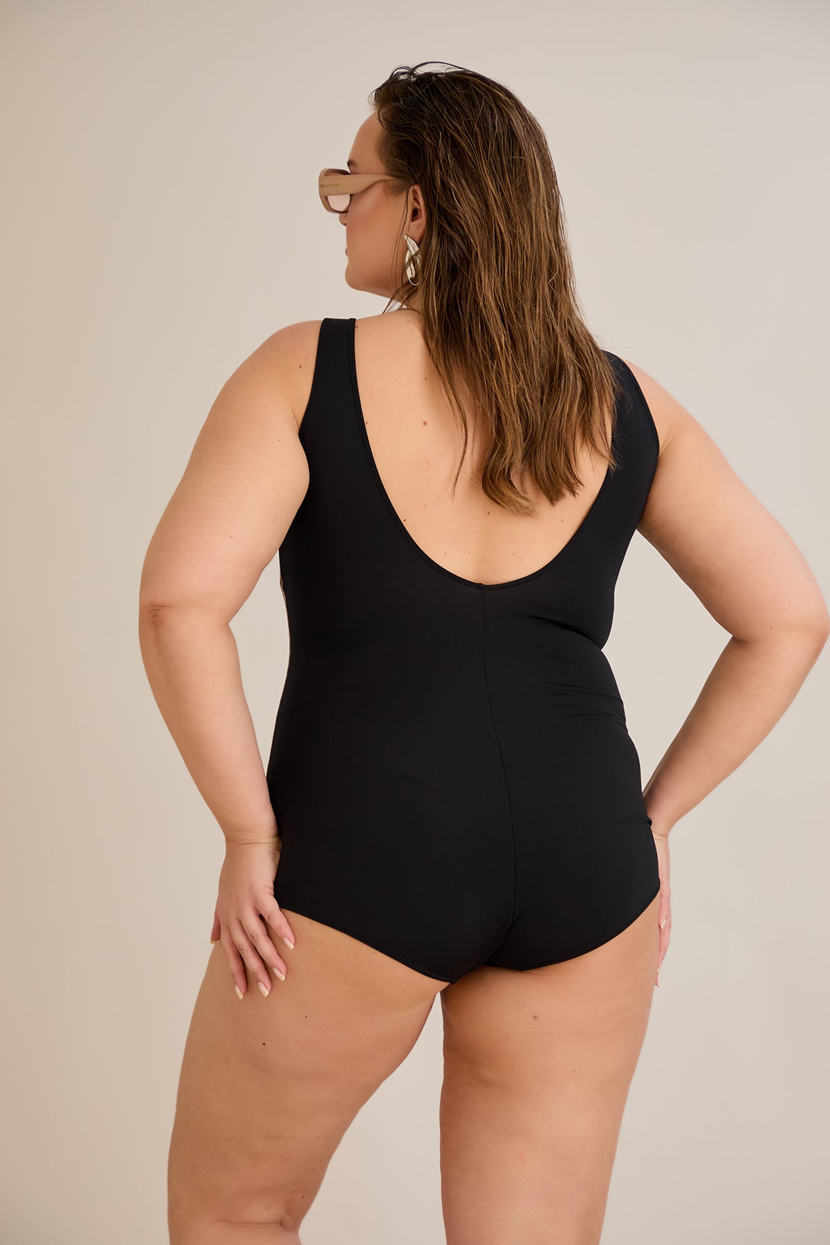 Badeanzug mit Bustier-Polstern und Zierband - Sahara – Multifarbe