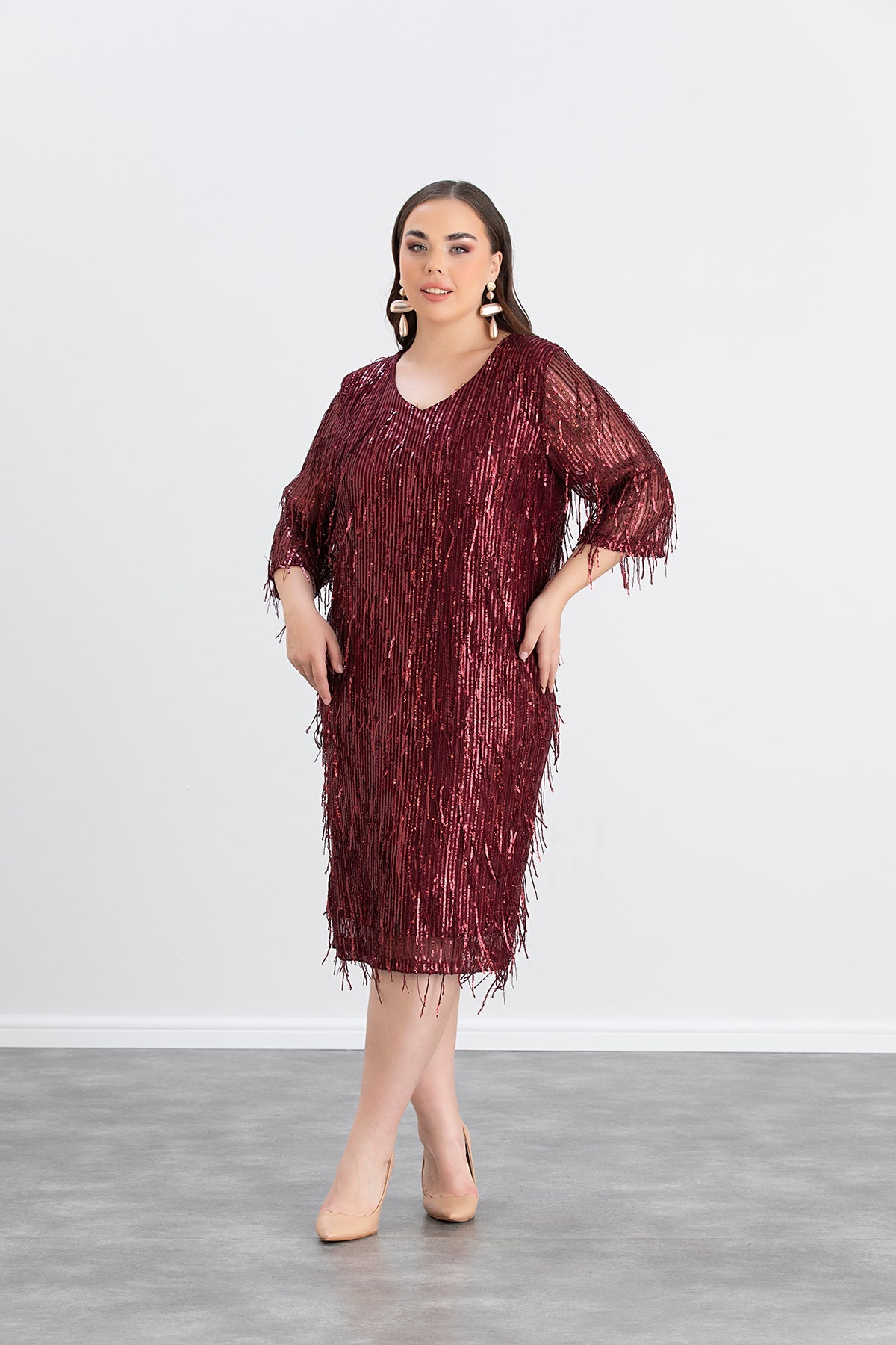 Elegantes Kleid mit Paillettenfransen in großen Größen - Weinrot