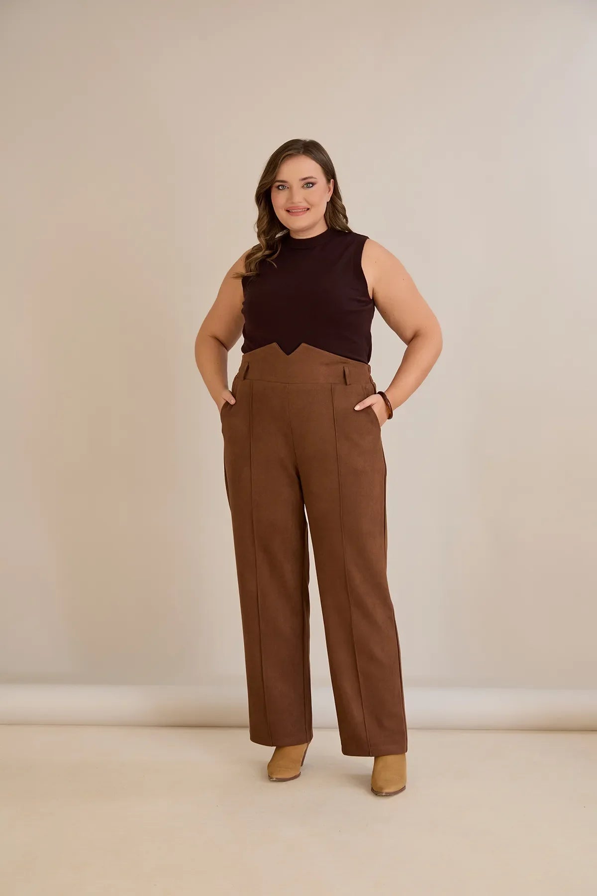 Elegante Hose mit Bügelfalte und hohem Bund - Kaffeebraun – Kaffeebraun