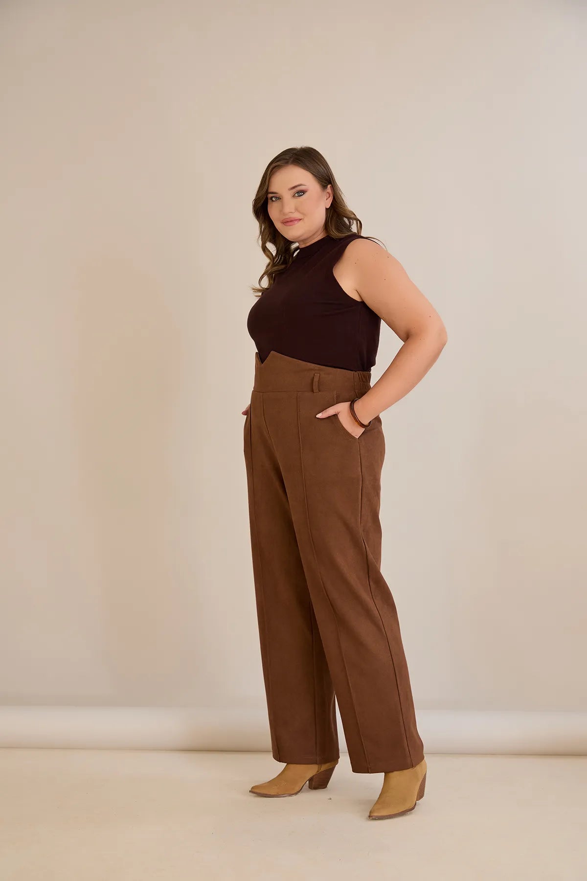 Elegante Hose mit Bügelfalte und hohem Bund - Kaffeebraun – Kaffeebraun
