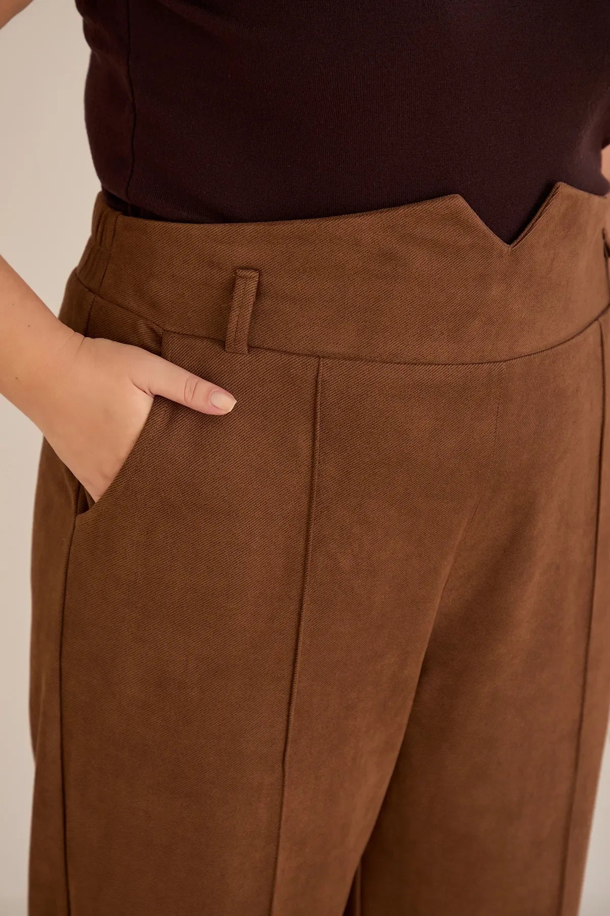 Elegante Hose mit Bügelfalte und hohem Bund - Kaffeebraun – Kaffeebraun