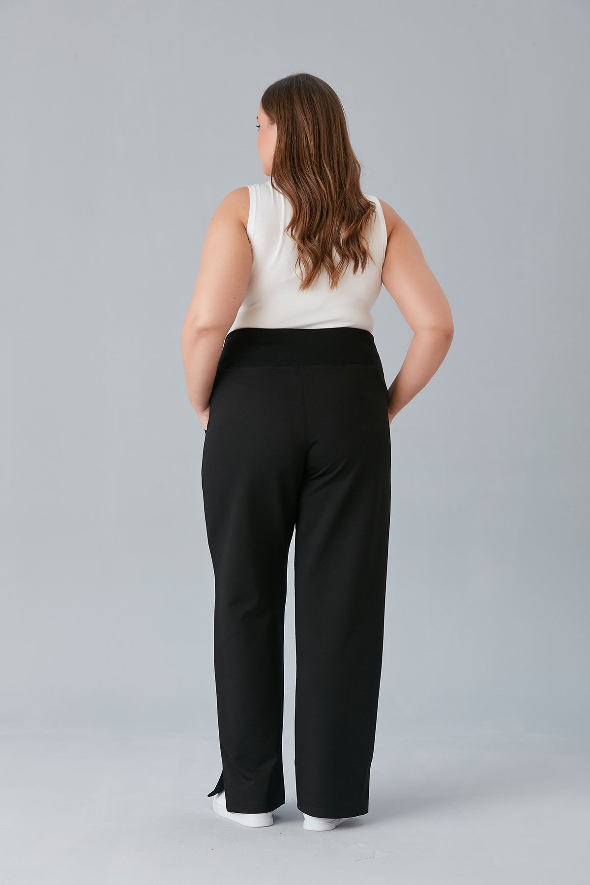 Weite Sporthose mit Schlitzen – Schwarz