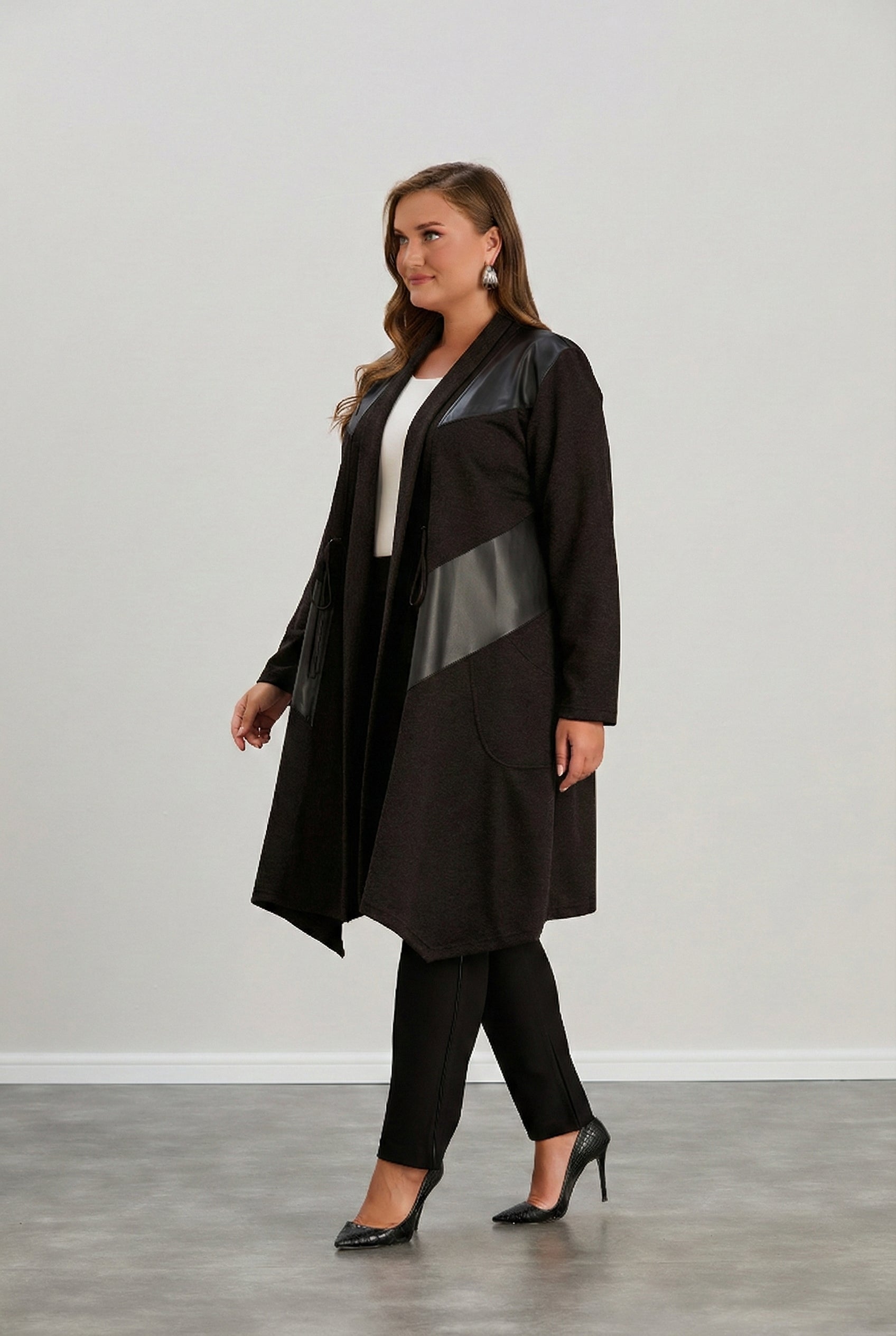 Elegante Weste mit Lederdetails und Schnürung – Schokolade – Schokolade