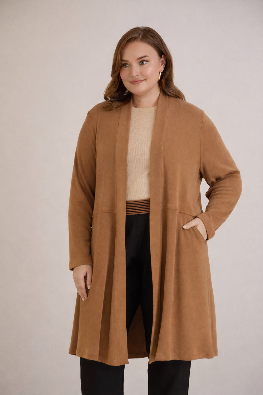 Langer Cardigan im Cape-Stil – Karamell – Karamell
