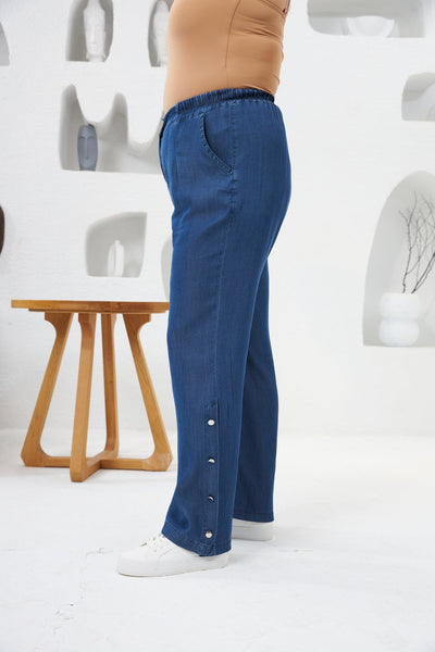 Weit geschnittene Jeans aus Tencel mit Akzentknöpfen