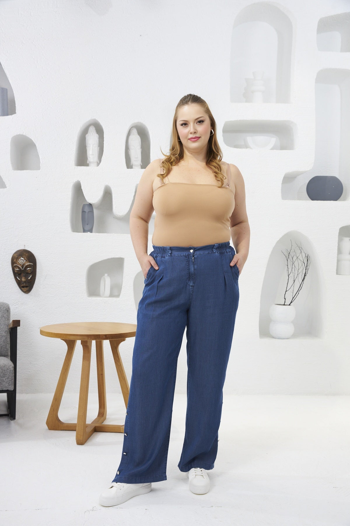 Weit geschnittene Jeans aus Tencel mit Akzentknöpfen