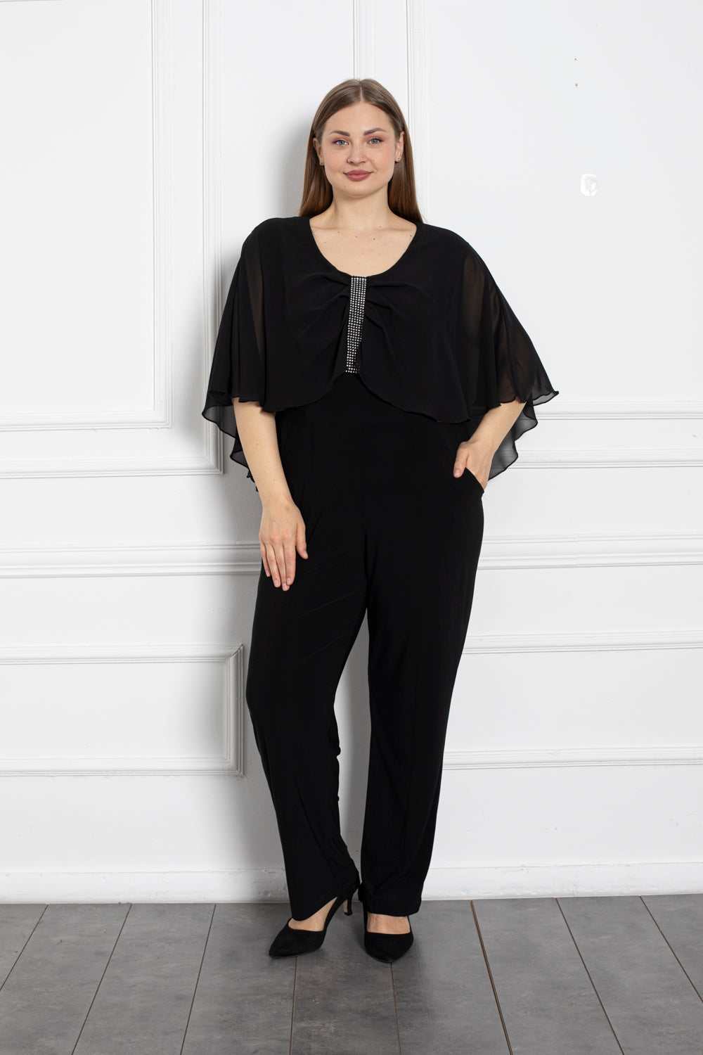Eleganter Jumpsuit mit Cape - Schwarz
