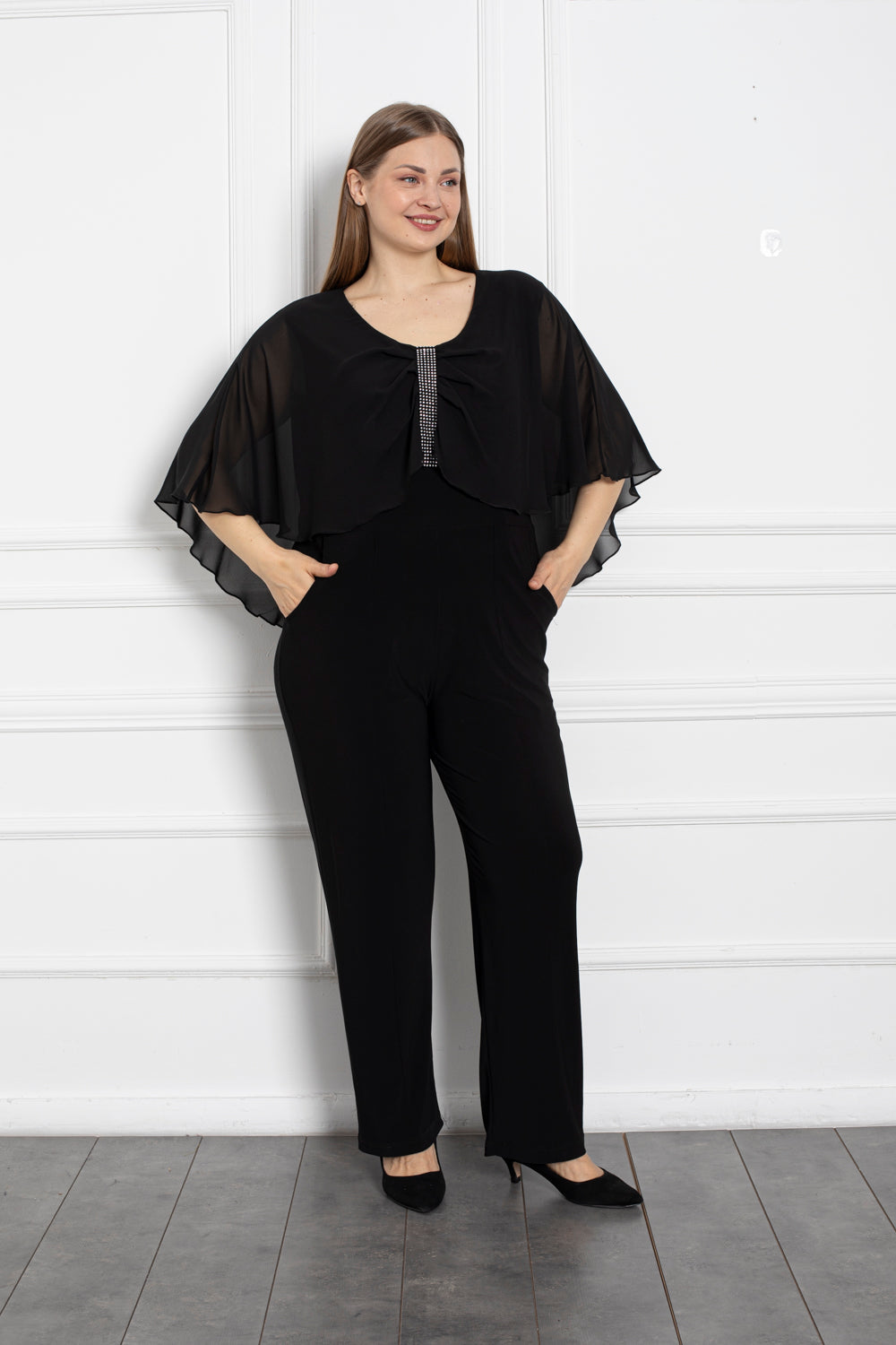 Eleganter Jumpsuit mit Cape - Schwarz