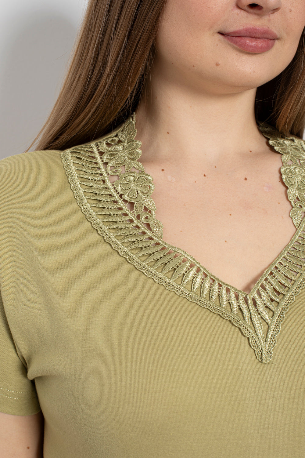 Baumwollbluse mit Stickerei - oliv – Oliv