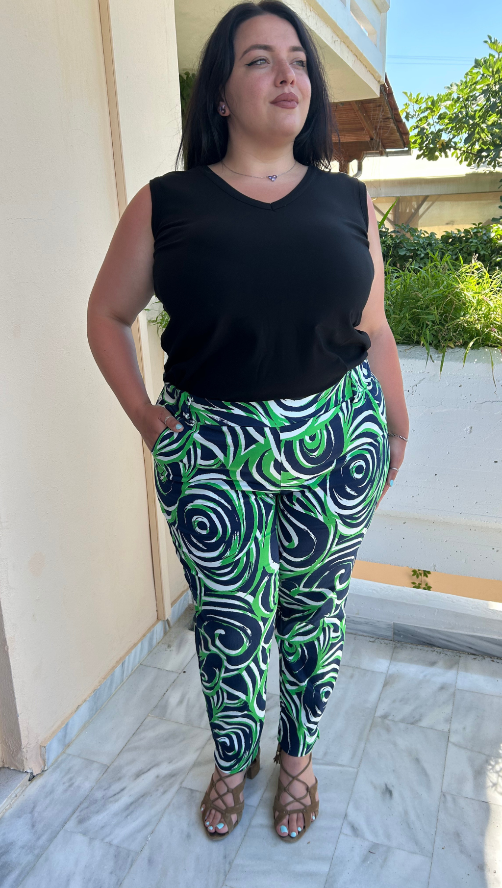 Elastische Hose mit Print und Gummibund – große Größen