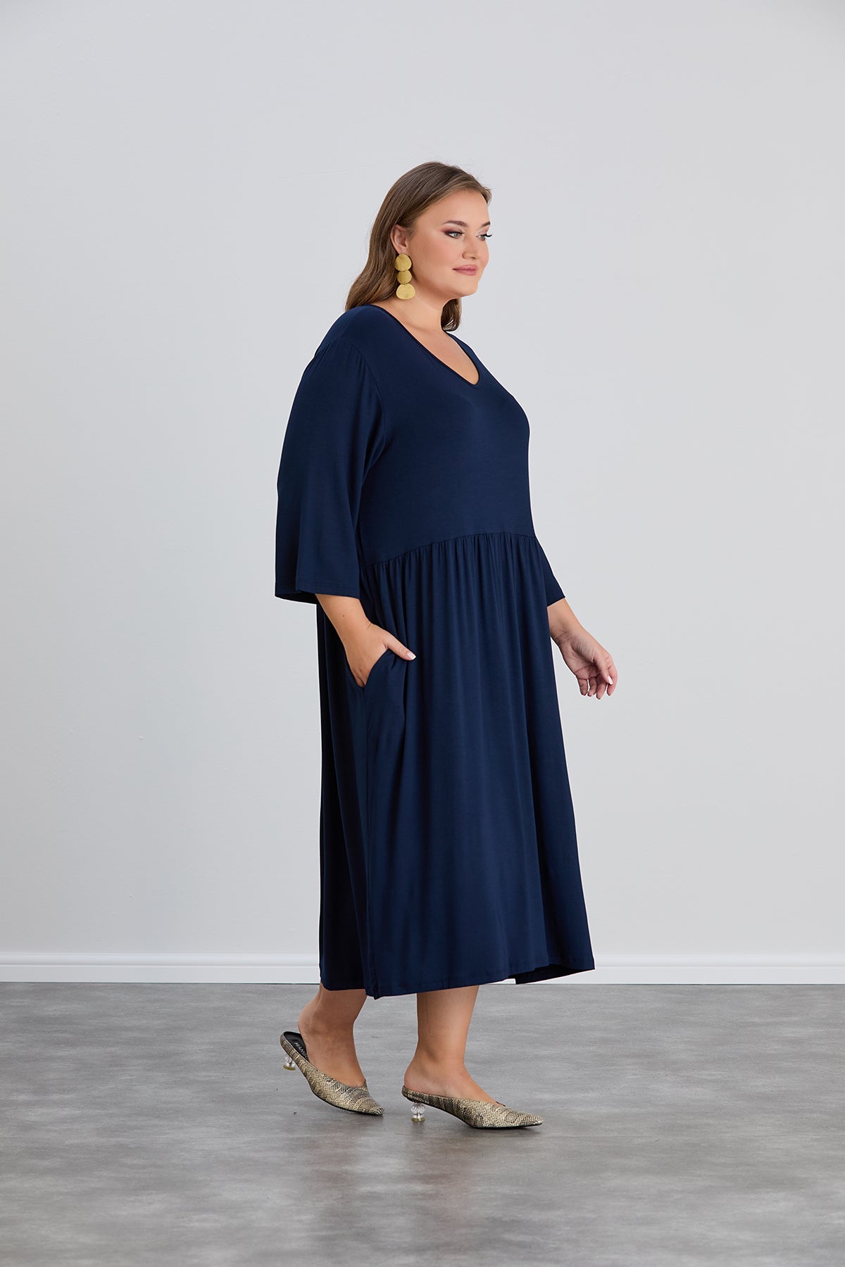 Kleid aus weicher und elastischer Viskose - Dunkelblau in Übergrößen
