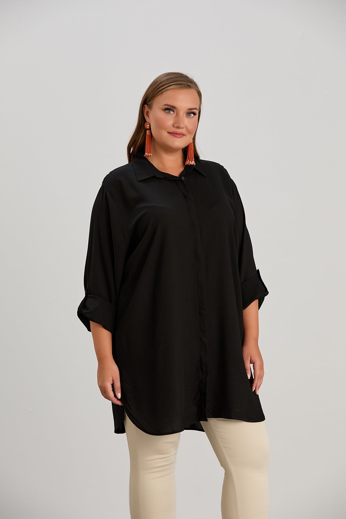 Langes Hemd aus Viskose in Schwarz in Übergrößen