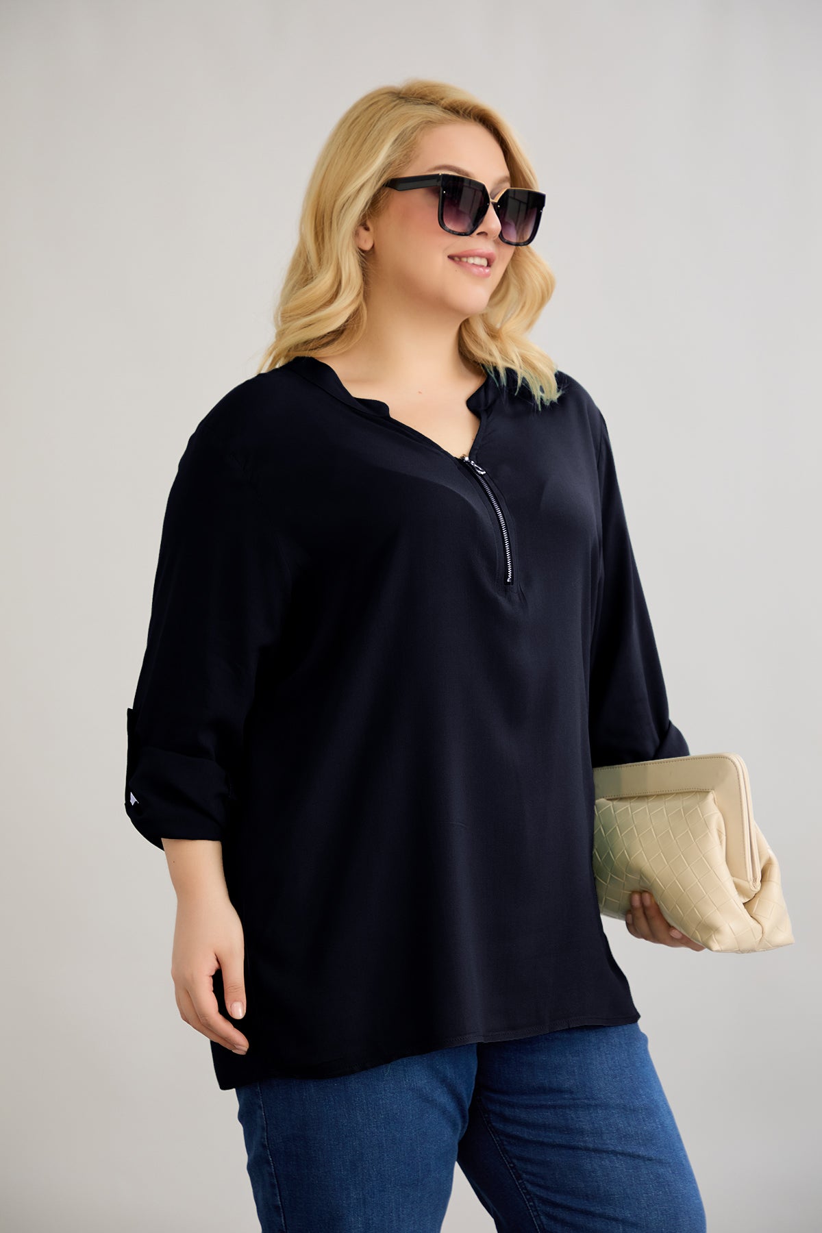 Viskosebluse mit Reißverschluss am Ausschnitt - Schwarz