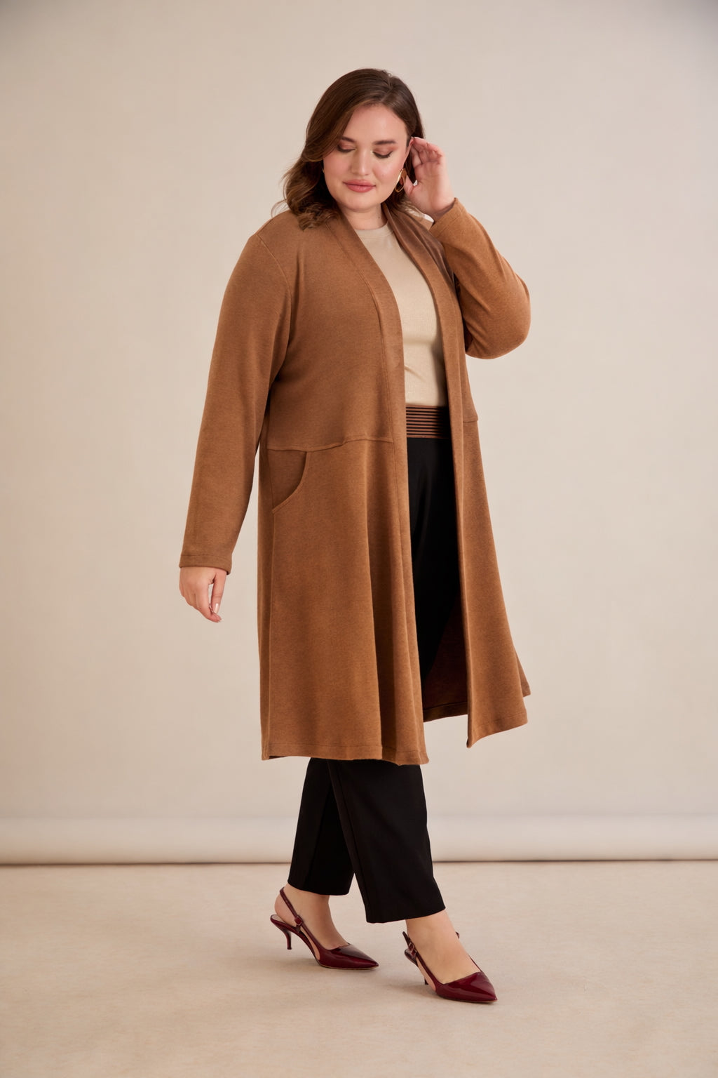 Langer Cardigan im Cape-Stil – Karamell – Karamell