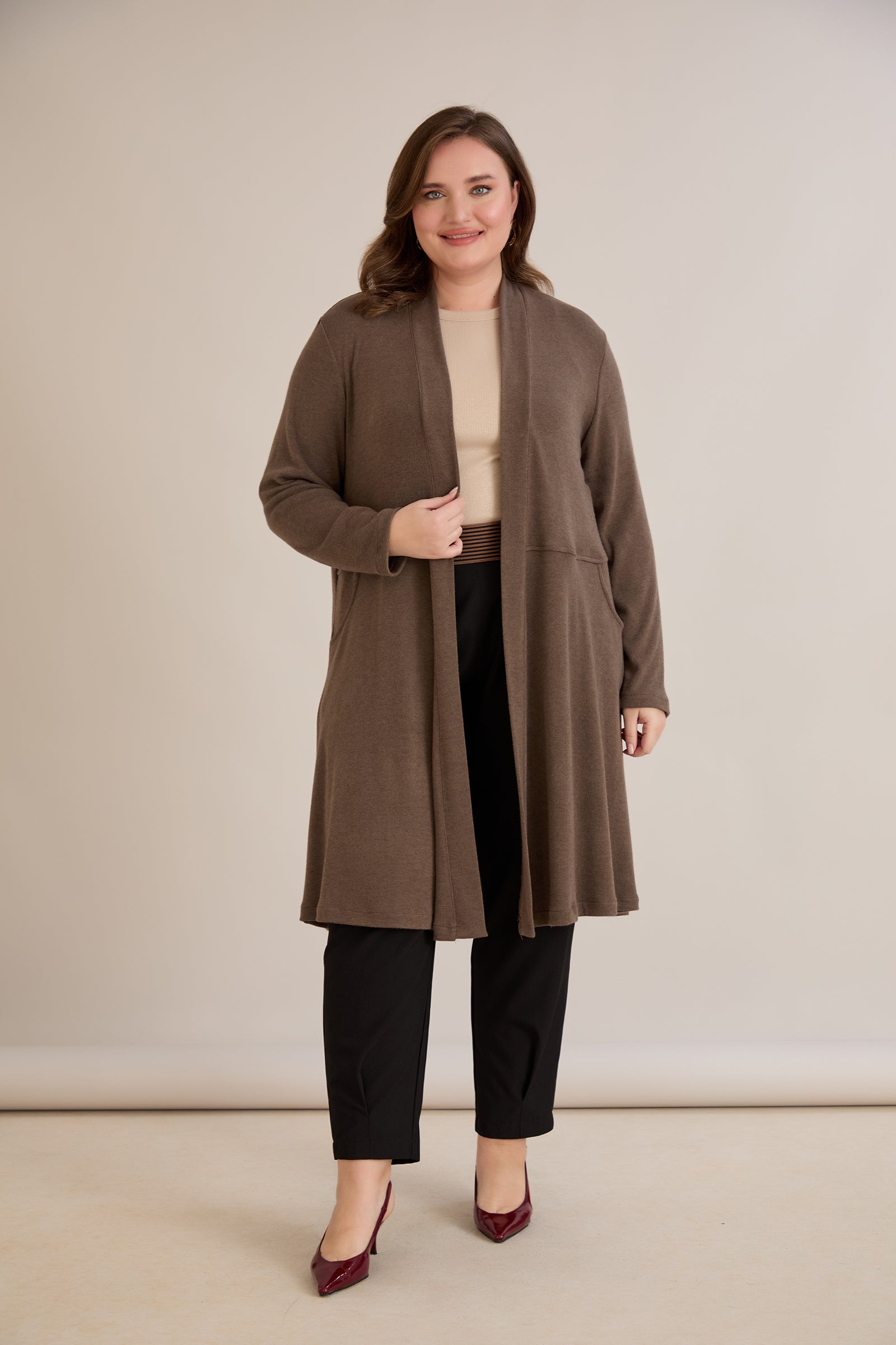 Lange Strickjacke im Cape-Stil – Nerz – Nerz