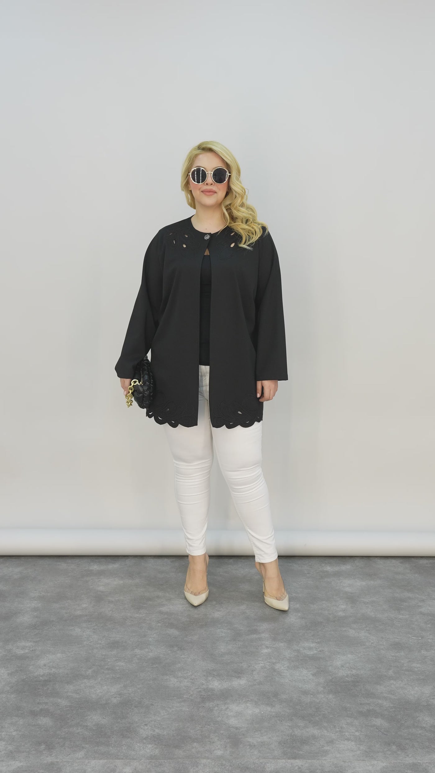 Jacke mit Stickerei und einem Knopf in Übergrößen