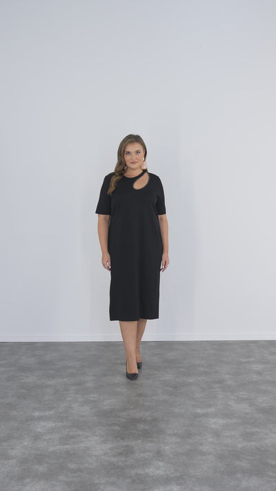 Attraktives Kleid mit Cut-Outs und zarten Schmucksteinen