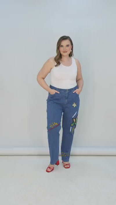 Jeans mit Applikationen und elastischem Bund