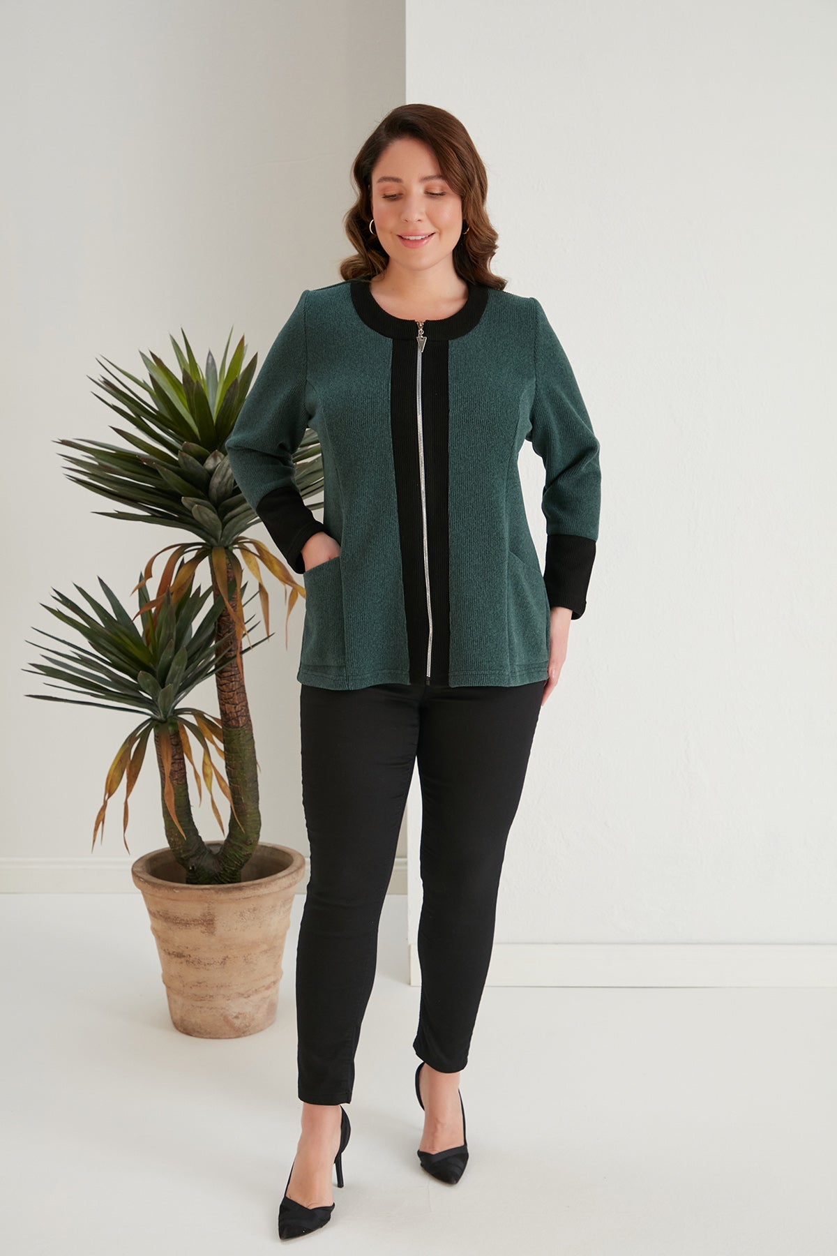 Edle Strickjacke mit Reißverschluss in großen Größen